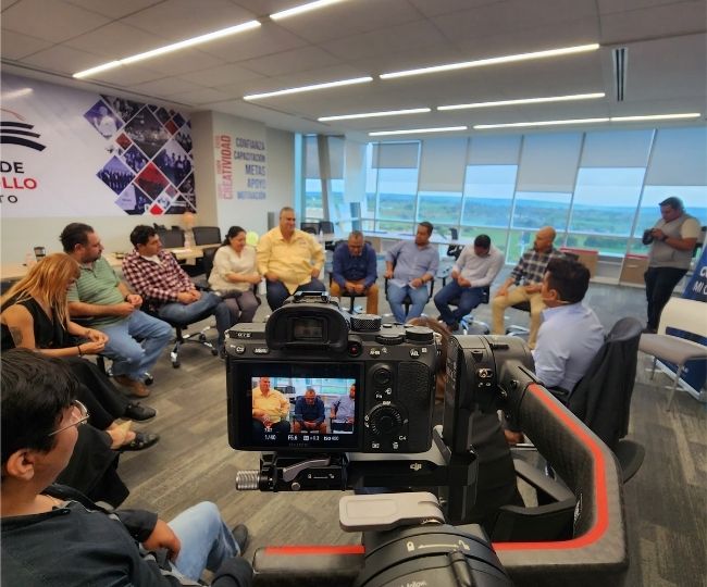 Video Corporativo. ¡Haz que tu mensaje llegue más lejos! Captamos la esencia de tu empresa con producciones profesionales que comunican, emocionan y generan resultados.